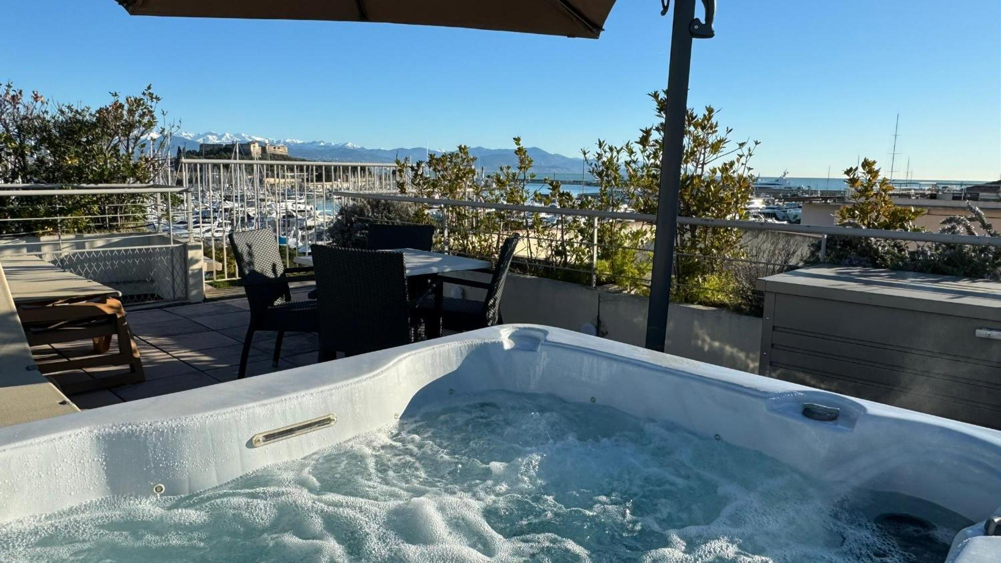 Penthouse Vue Mer Avec Rooftop,Jacuzzi,Et Parking Prive Antibes Zewnętrze zdjęcie